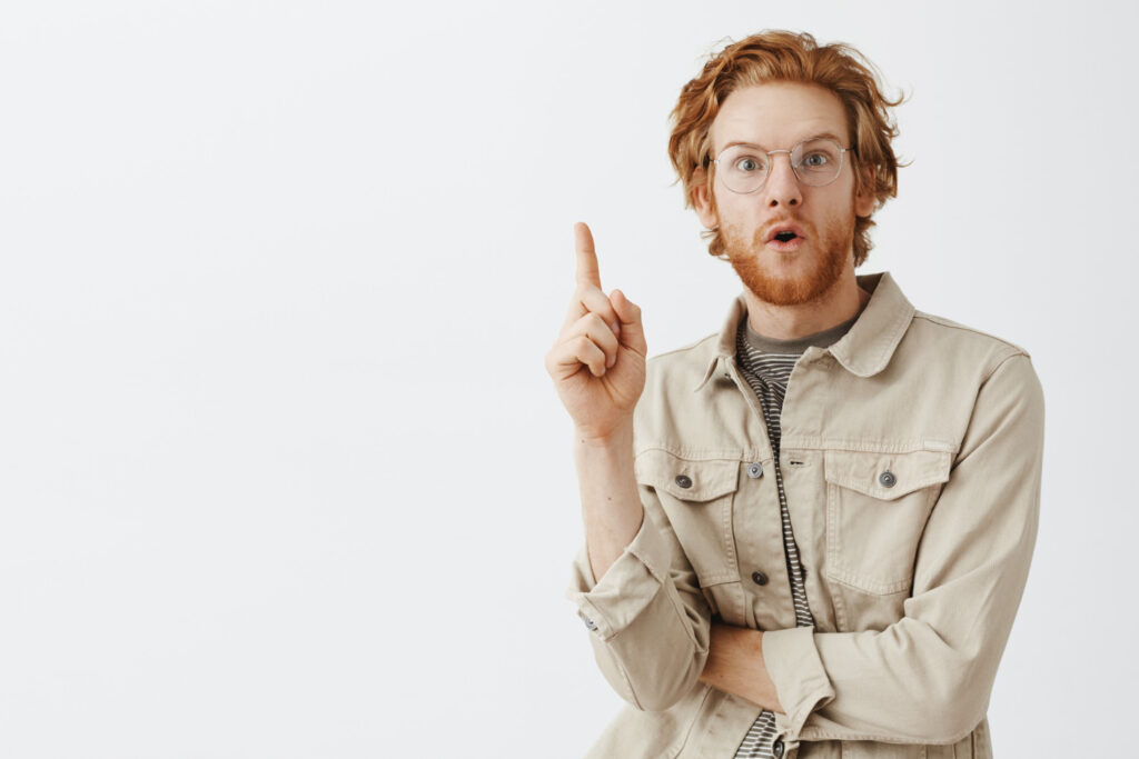 homme se tenant avec le doigt levé en signe d'interrogation - ares dental